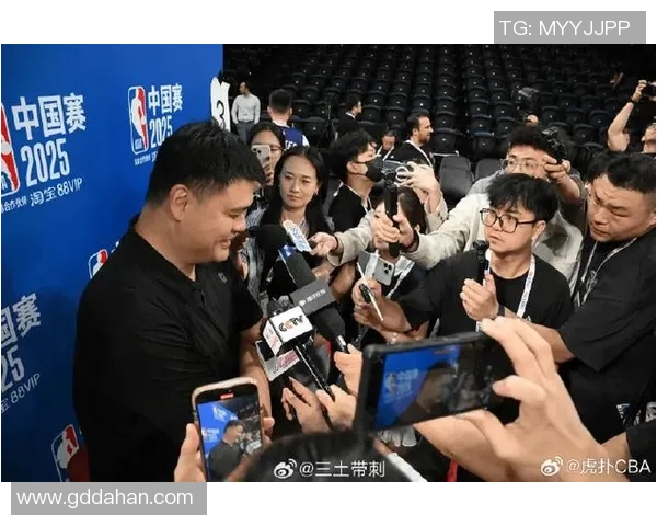 曾志伟寻访姚明探讨篮球与娱乐的跨界合作之路