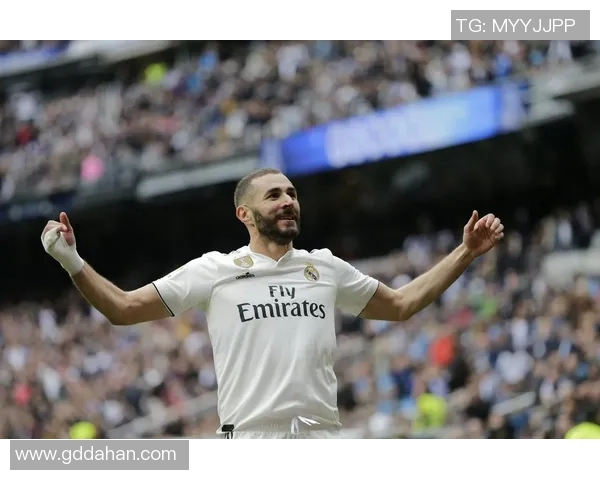 皇家马德里前锋本泽马因伤将缺席数场比赛:球队未来面临严峻挑战